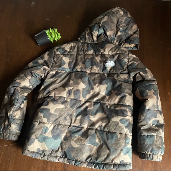 The North Face Kids' RVR Mt Chimbo Jacket Reversible Utility Brown Camo Size 6 - Picture 3 of 15